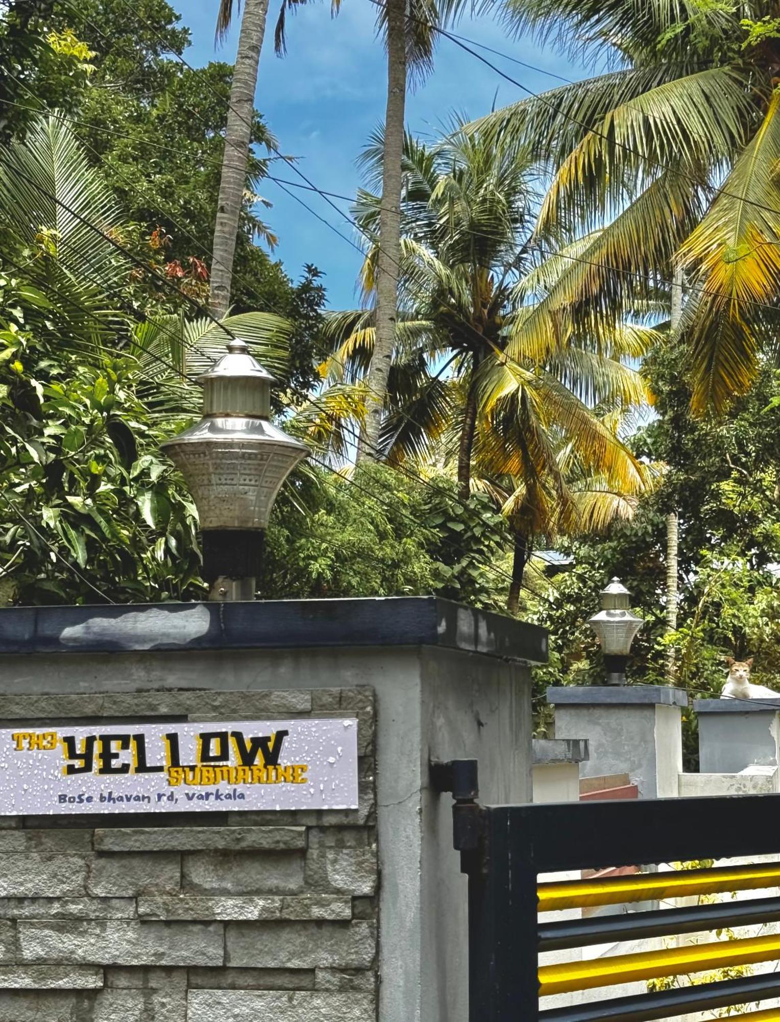 The Yellow Submarine Varkala Buitenkant foto
